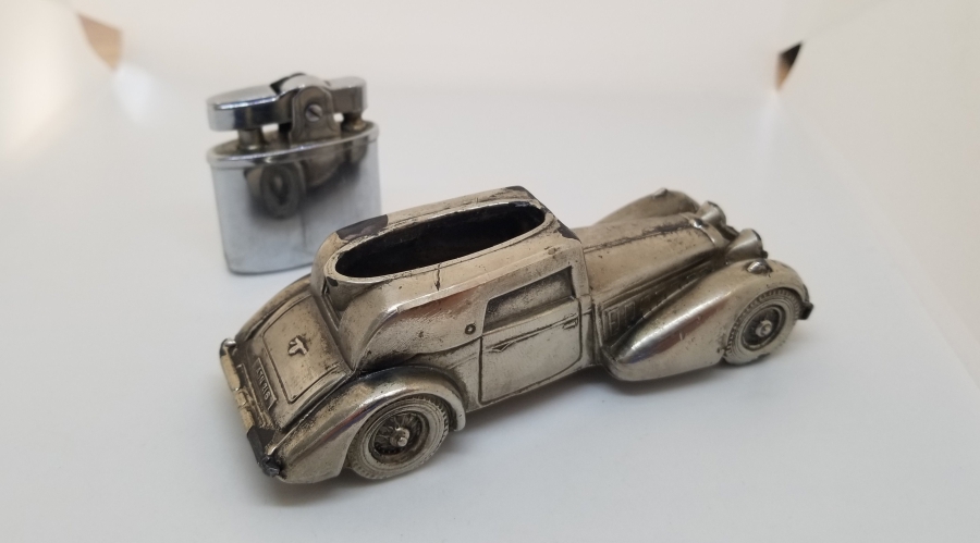 KLASİK ARABA FORMUNDA YAPILMIŞ ANTİKA MASA ÇAKMAĞI