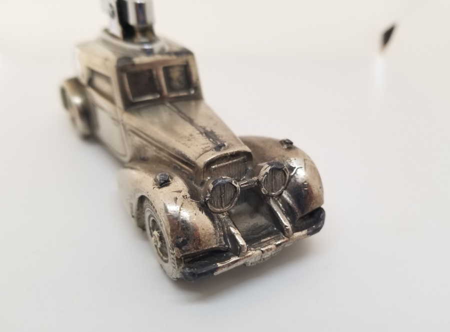 KLASİK ARABA FORMUNDA YAPILMIŞ ANTİKA MASA ÇAKMAĞI