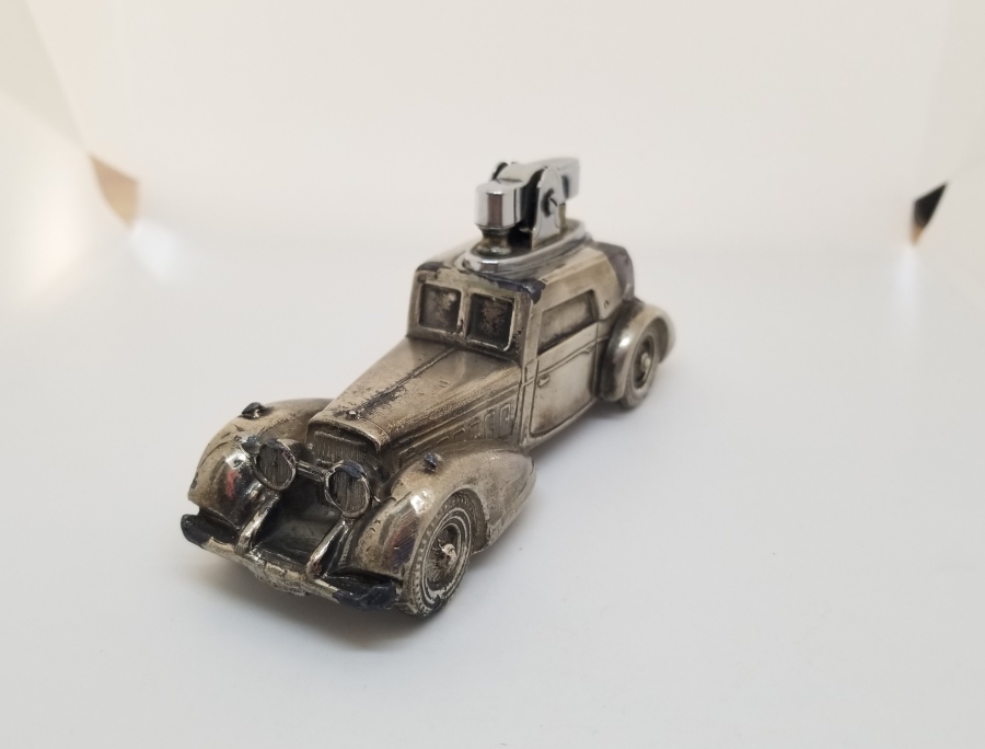 KLASİK ARABA FORMUNDA YAPILMIŞ ANTİKA MASA ÇAKMAĞI