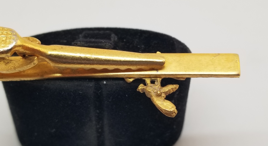 ANAVATAN PARTİSİ GÖRSELLİ ALTIN KAPLAMA ANTİKA KRAVAT İĞNESİ