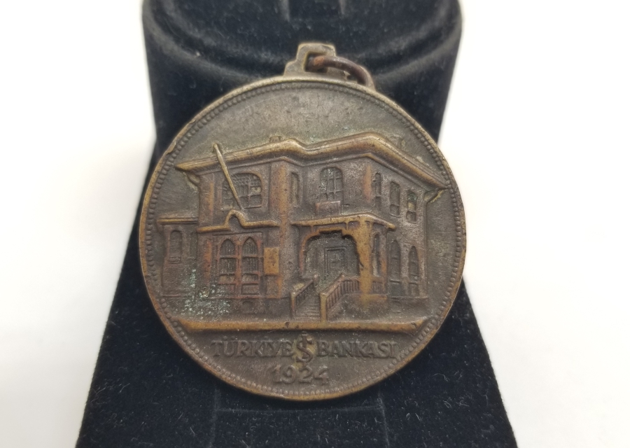 İŞ BANKASI 50. YIL HATIRASI ANAHTARLIK