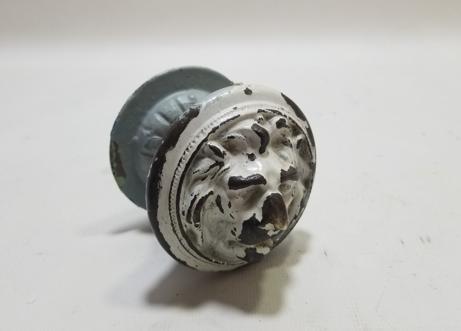 OSMANLI DÖNEMİ ASLAN BAŞI FİGÜRLÜ NADİR RUM KAPI TUTMACI