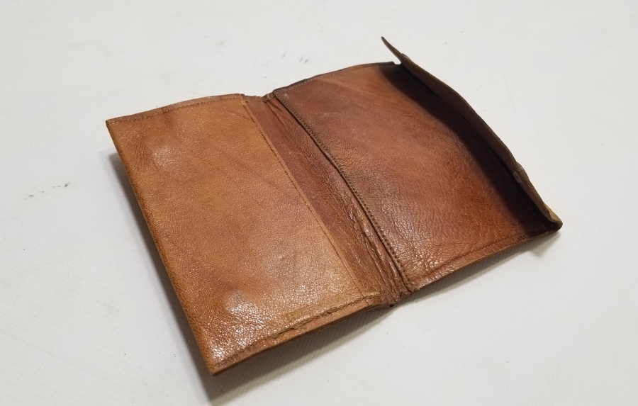 ÜZERİ AY YILDIZ FİGÜRLÜ VE OSMANLICA YAZILI NADİR OSMANLI DÖNEMİ SUBAY CÜZDANI