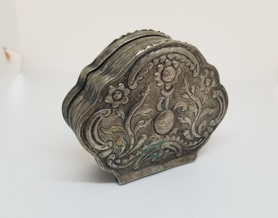 OSMANLI DÖNEMİ NADİR TİPTE ÇİFT KAPAKLI GÜMÜŞ ENFİYE KUTUSU