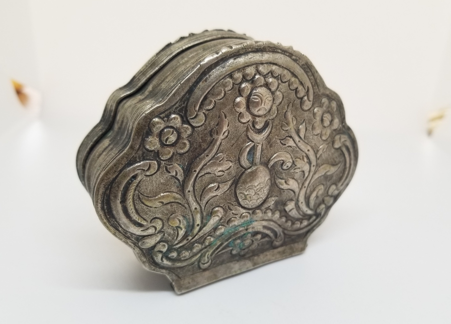 OSMANLI DÖNEMİ NADİR TİPTE ÇİFT KAPAKLI GÜMÜŞ ENFİYE KUTUSU