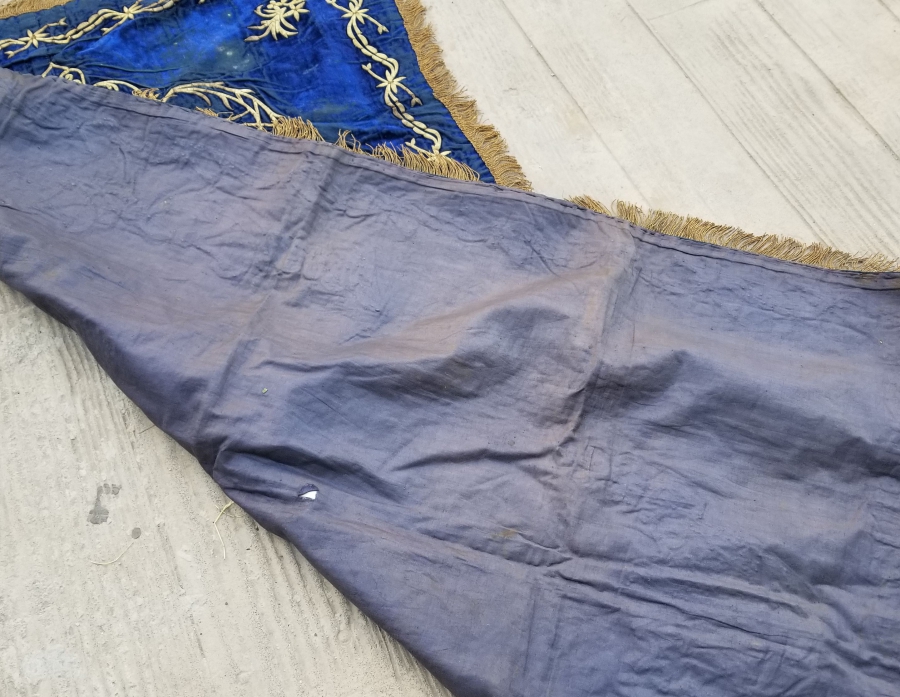 KADİFE ÜZERİ ALTIN SIRMA İŞÇİLİKLİ NADİR KADİFE SECCADE