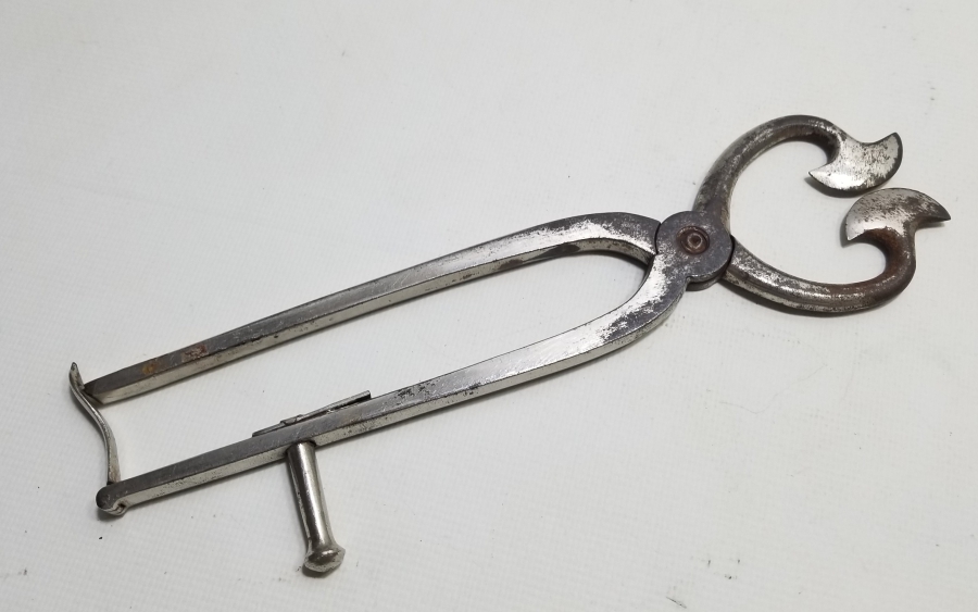 UÇLARI TEBER FORMUNDA YAPILMIŞ OSMANLI DÖNEMİ NADİR TİPTE ŞEKER MAKASI