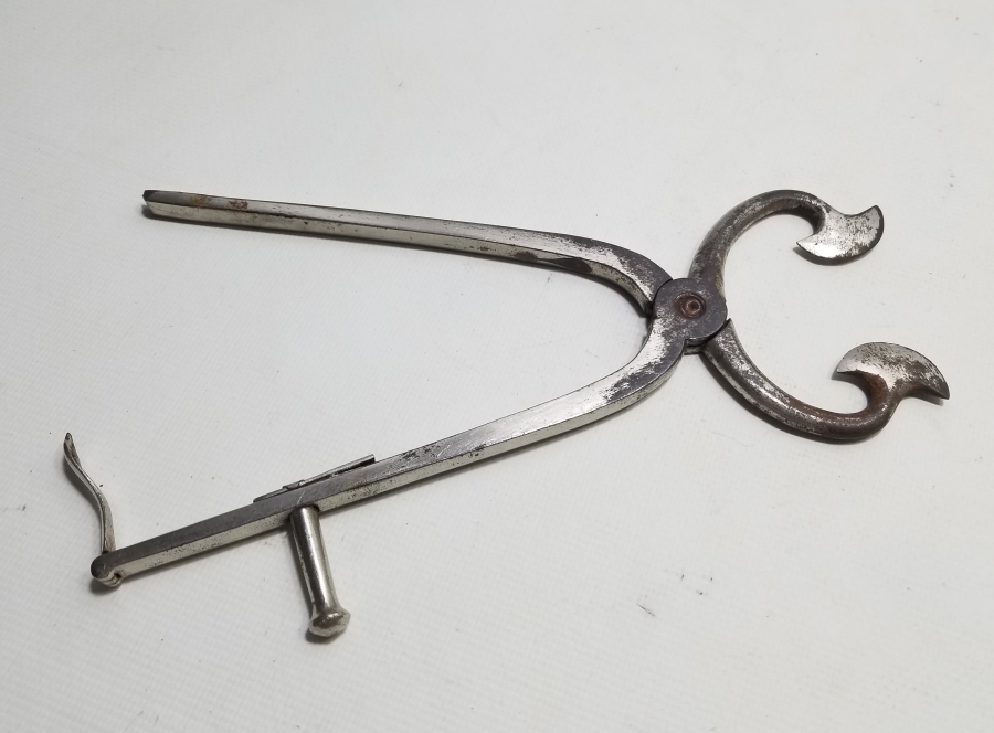 UÇLARI TEBER FORMUNDA YAPILMIŞ OSMANLI DÖNEMİ NADİR TİPTE ŞEKER MAKASI