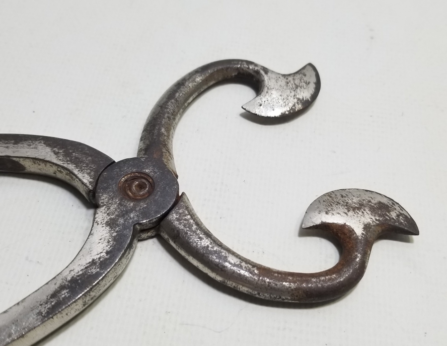 UÇLARI TEBER FORMUNDA YAPILMIŞ OSMANLI DÖNEMİ NADİR TİPTE ŞEKER MAKASI