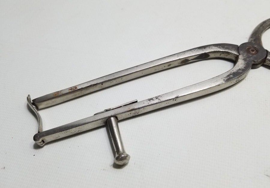 UÇLARI TEBER FORMUNDA YAPILMIŞ OSMANLI DÖNEMİ NADİR TİPTE ŞEKER MAKASI