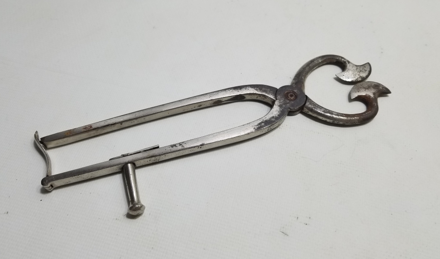 UÇLARI TEBER FORMUNDA YAPILMIŞ OSMANLI DÖNEMİ NADİR TİPTE ŞEKER MAKASI