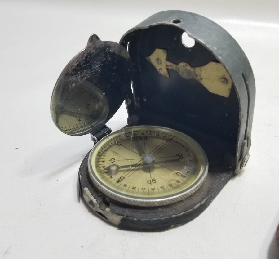 ORİJİNAL DERİ KILIFINDA ANTİKA ASKERİ PUSULA