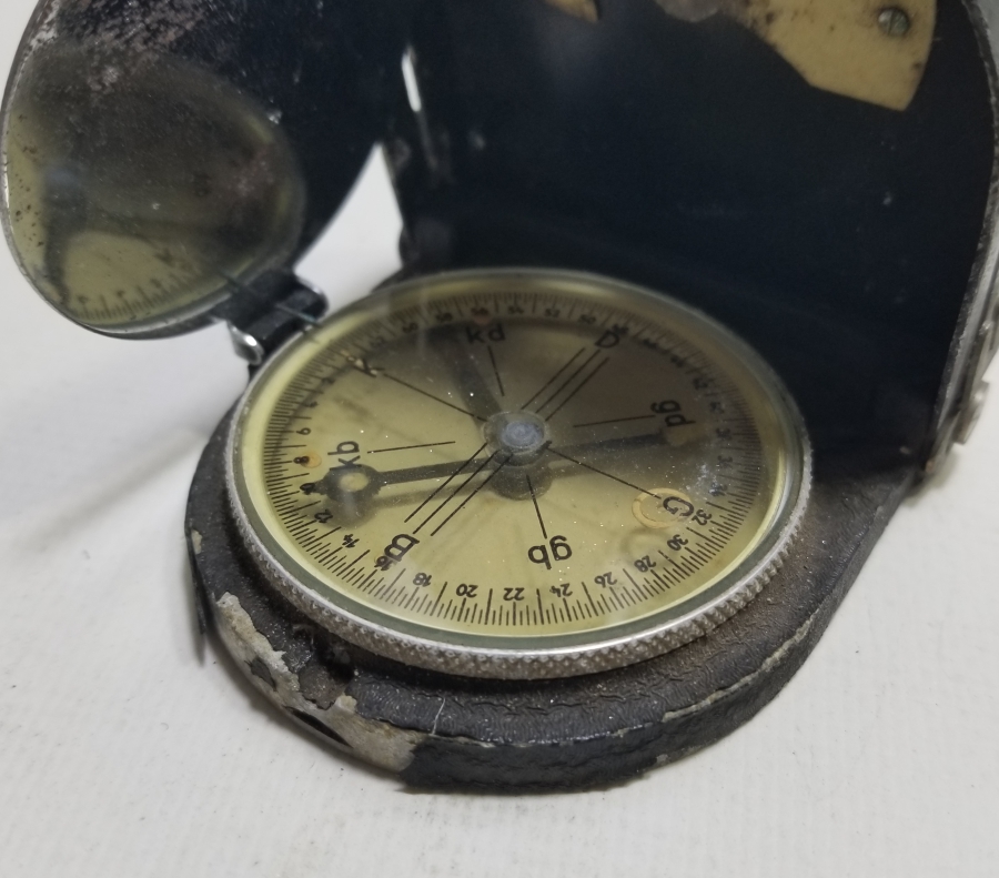 ORİJİNAL DERİ KILIFINDA ANTİKA ASKERİ PUSULA