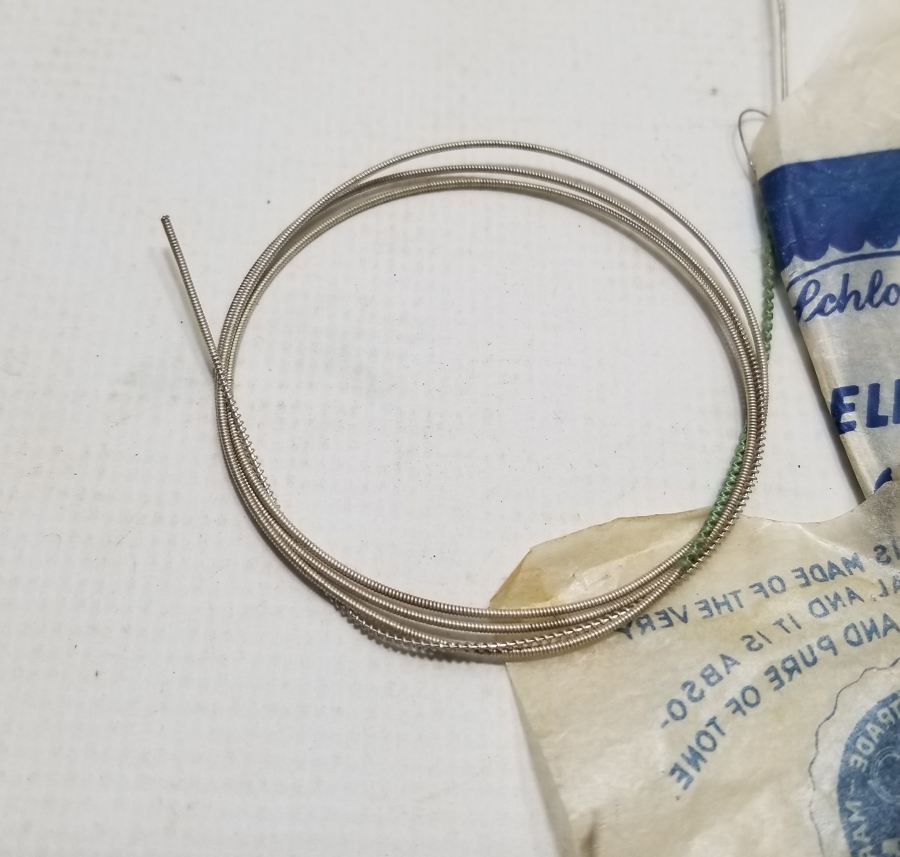 ORİJİNAL PAKETİNDE ANTİKA MANDOLİN TELLERİ LOTU