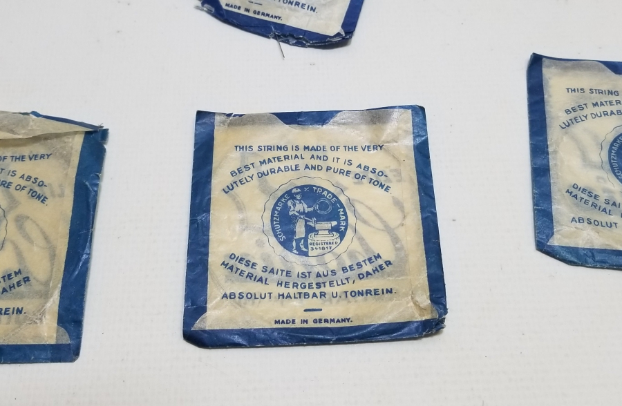 ORİJİNAL PAKETİNDE ANTİKA MANDOLİN TELLERİ LOTU