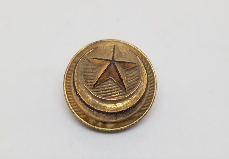 ÜZERİ AY YILDIZ FİGÜRLÜ VE TOMBAKLI 1. DÜNYA SAVAŞI DÖNEMİ TOPÇU SUBAY DÜĞMESİ