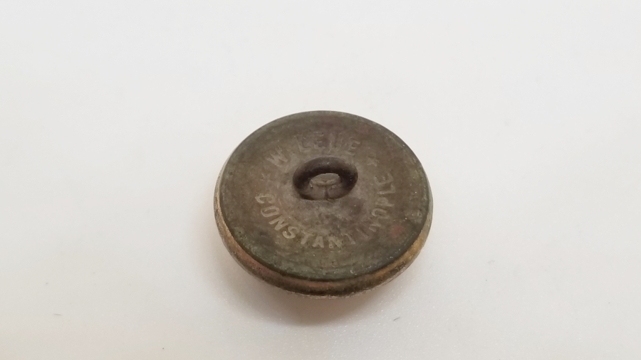 ÜZERİ AY YILDIZ FİGÜRLÜ VE TOMBAKLI 1. DÜNYA SAVAŞI DÖNEMİ TOPÇU SUBAY DÜĞMESİ