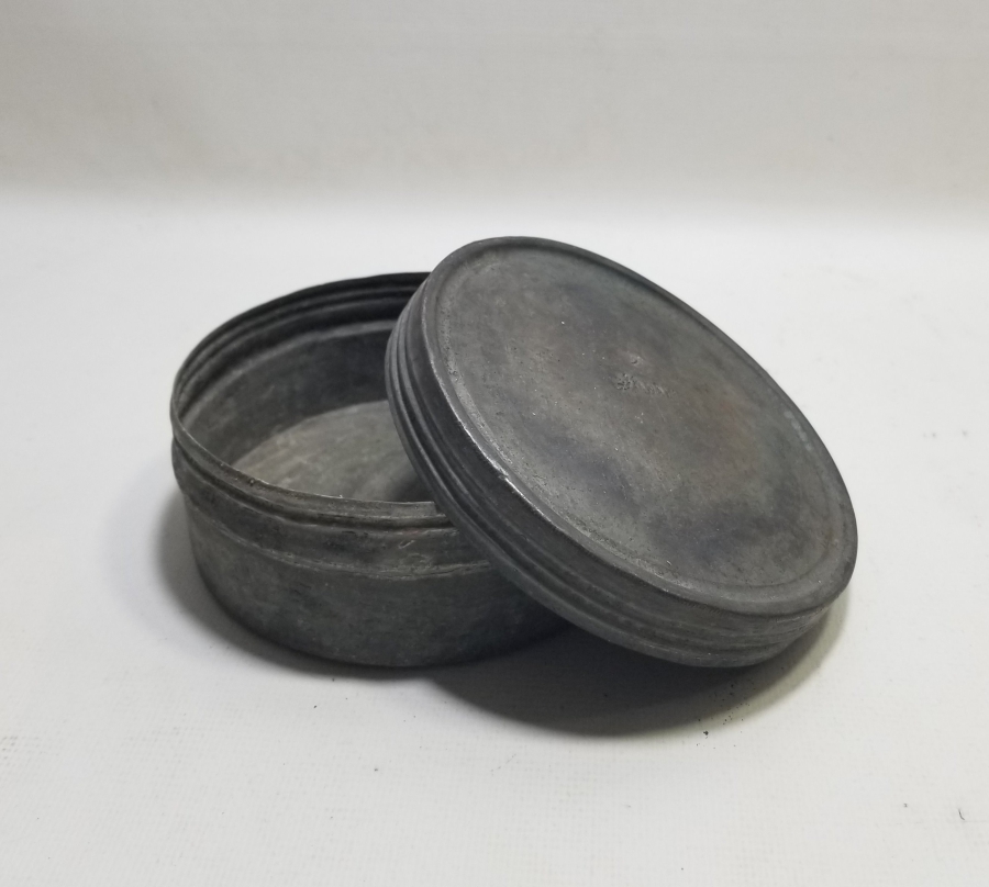 HİLAL-İ AHMER CEMİYETİ DAMGALI 1. DÜNYA SAVAŞI KAPAKLI YEMEK KABI