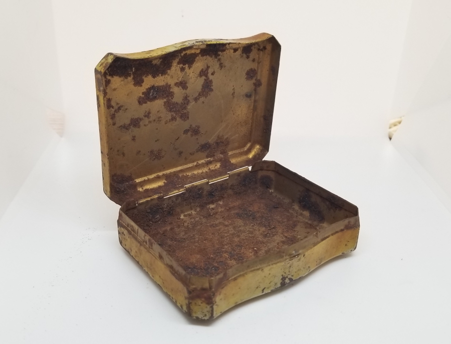 ÜZERİ AY YILDIZ FİGÜRLÜ NADİR FORMDA OSMANLI DÖNEMİ SUBAY TÜTÜN TABAKASI