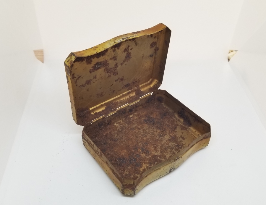 ÜZERİ AY YILDIZ FİGÜRLÜ NADİR FORMDA OSMANLI DÖNEMİ SUBAY TÜTÜN TABAKASI