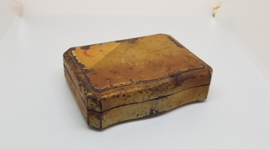 ÜZERİ AY YILDIZ FİGÜRLÜ NADİR FORMDA OSMANLI DÖNEMİ SUBAY TÜTÜN TABAKASI