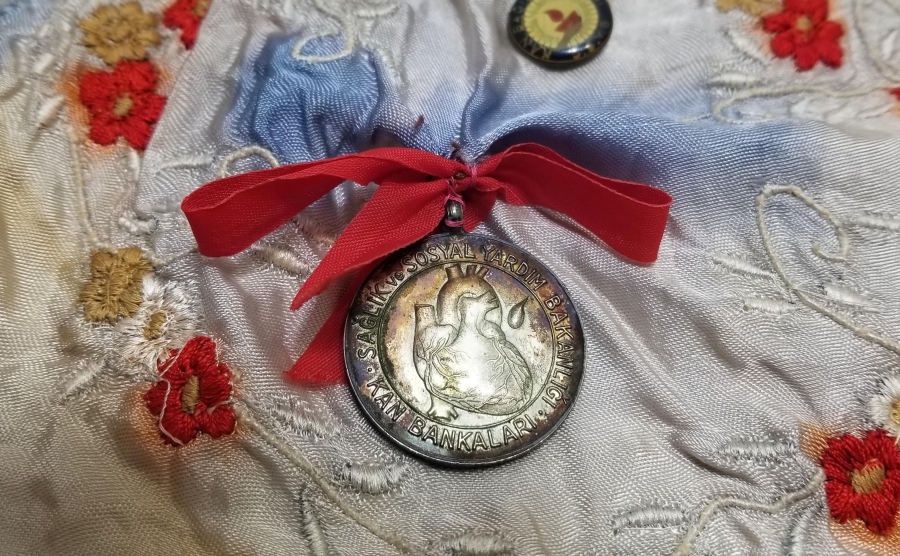 İPEK PANOSUYLA ANTİKA GÜMÜŞ KAN BAĞIŞÇISI MADALYASI