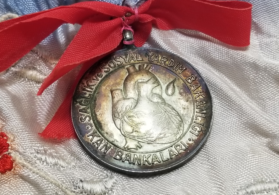 İPEK PANOSUYLA ANTİKA GÜMÜŞ KAN BAĞIŞÇISI MADALYASI