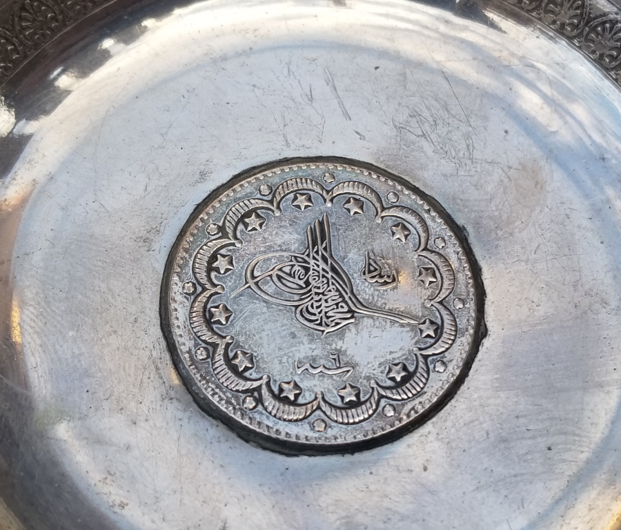 ORTASINDA GÜMÜŞ OSMANLI PARASI BULUNAN OSMANLI DÖNEMİ GÜMÜŞ SÜLEYMANİYE KINA TASI