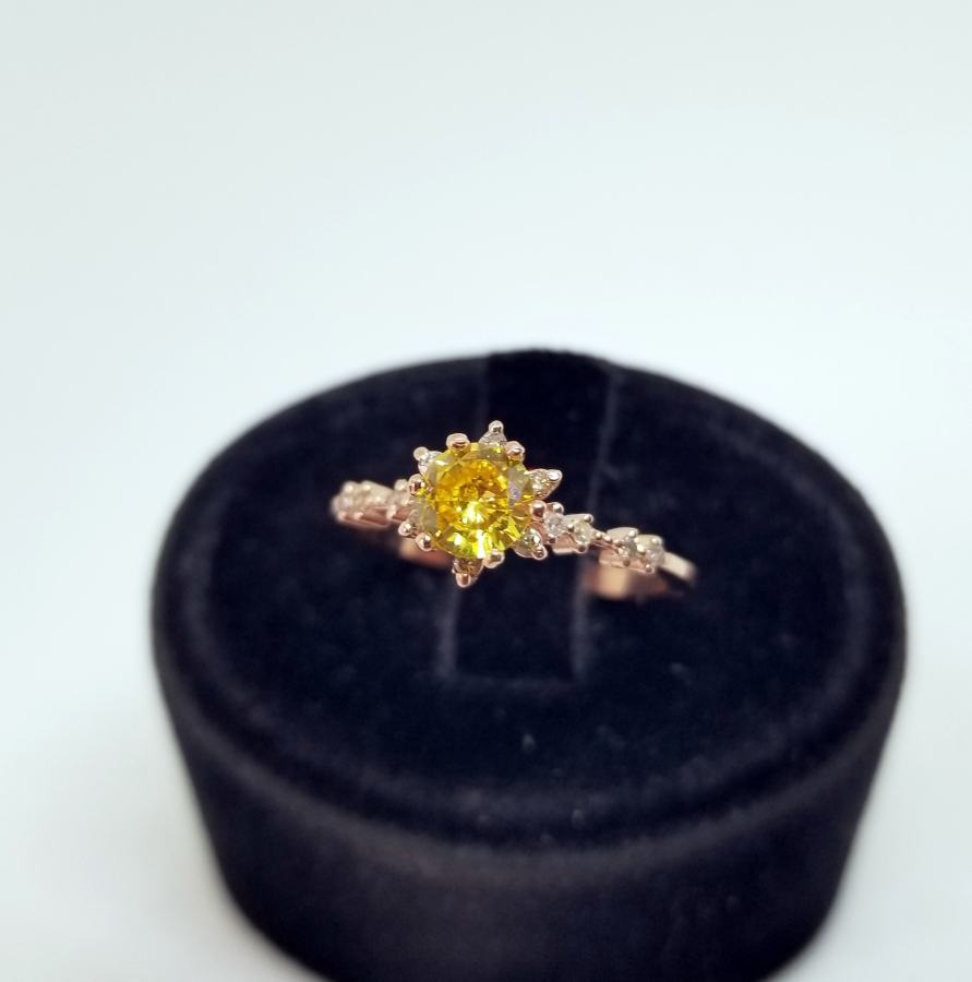 SİTRİN VE PIRLANTA TAŞLI YILDIZ MODEL YÜZÜK