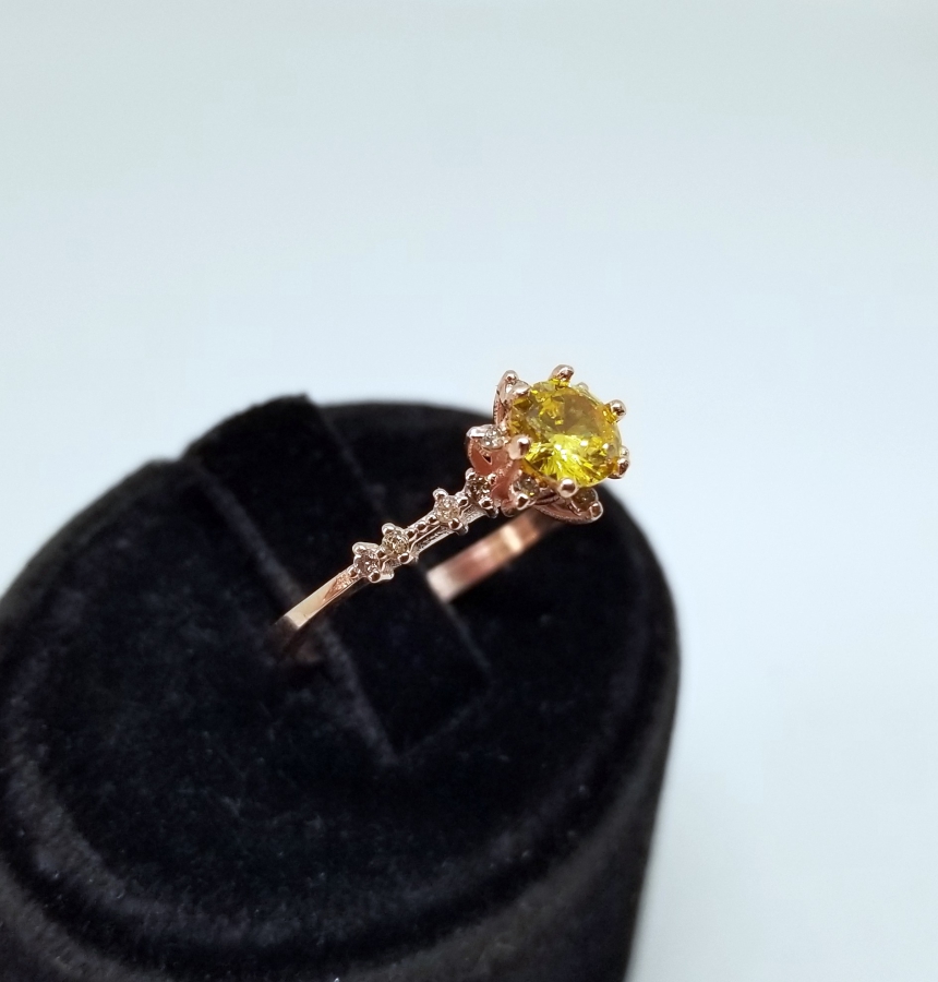 SİTRİN VE PIRLANTA TAŞLI YILDIZ MODEL YÜZÜK