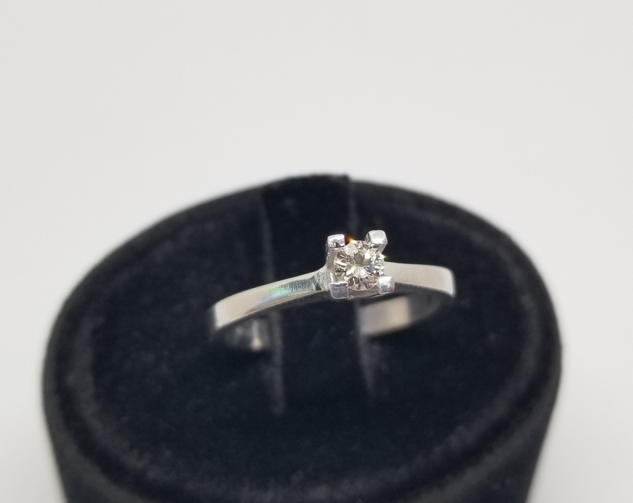 PIRLANTA TAŞLI TEKTAŞ MODEL YÜZÜK