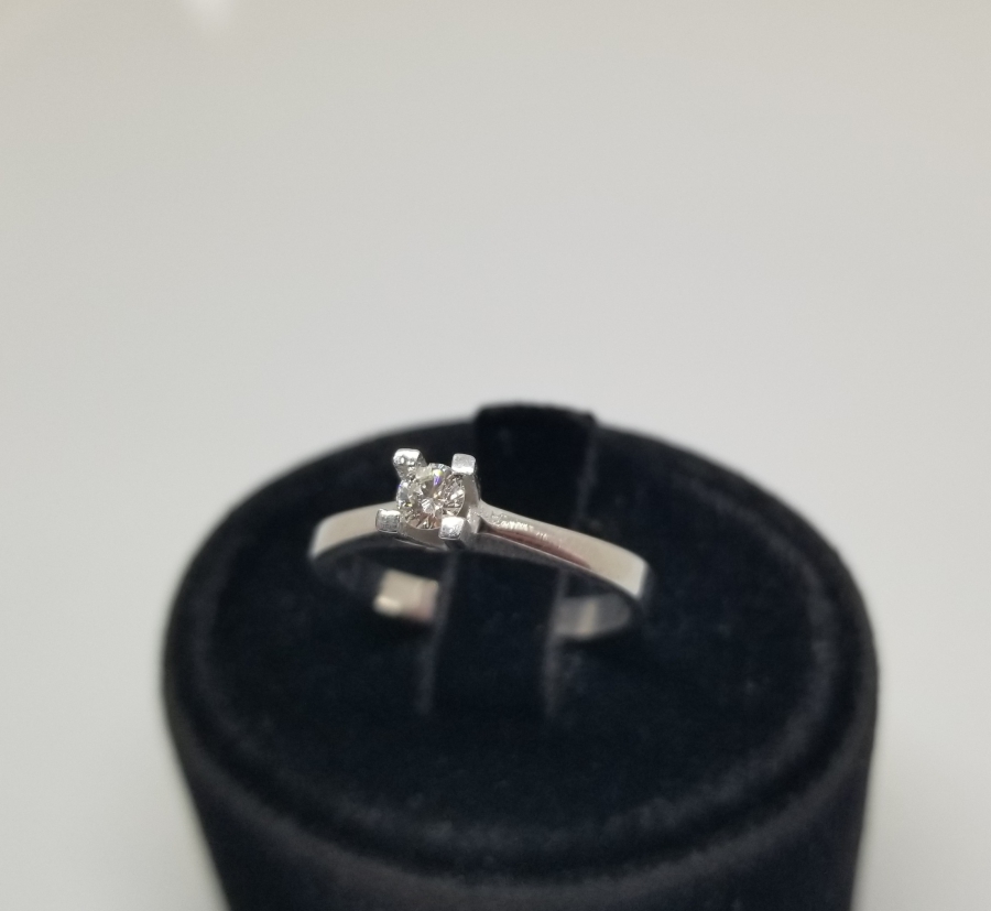 PIRLANTA TAŞLI TEKTAŞ MODEL YÜZÜK