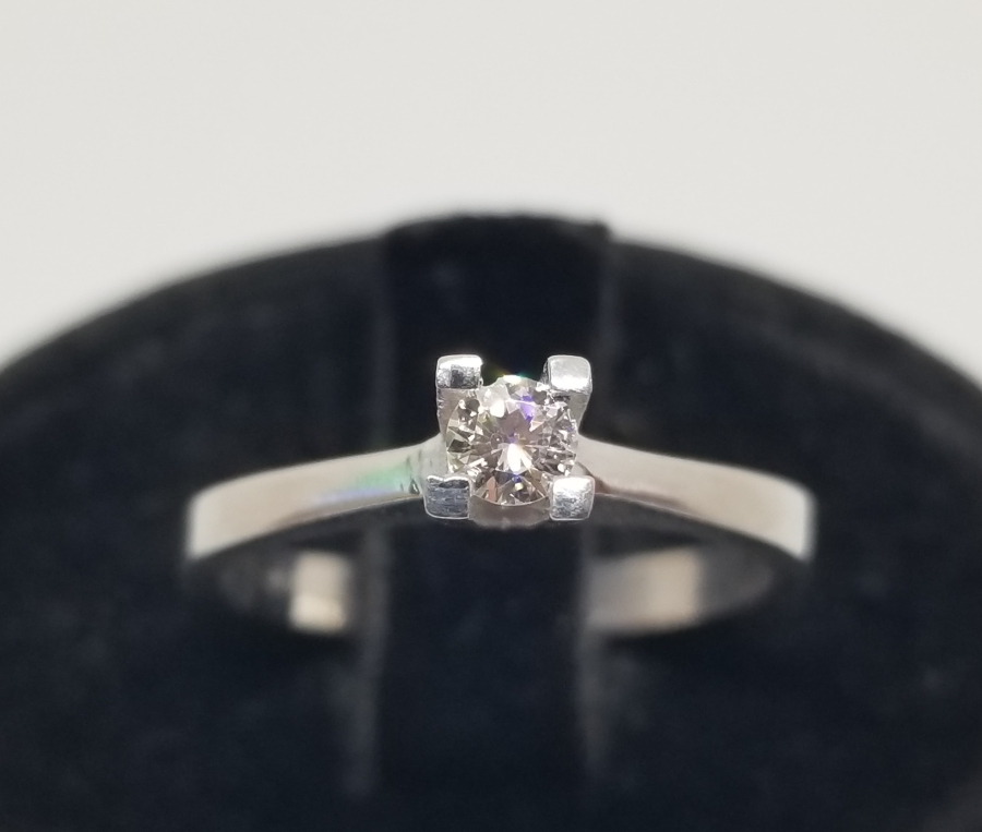 PIRLANTA TAŞLI TEKTAŞ MODEL YÜZÜK