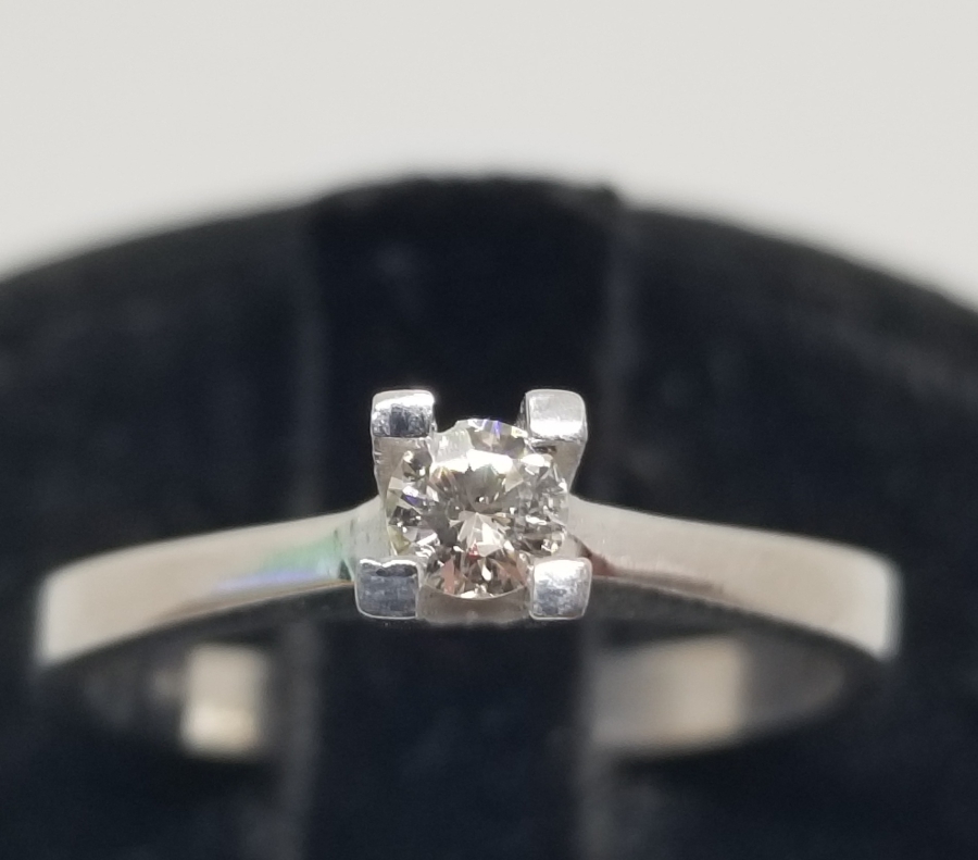 PIRLANTA TAŞLI TEKTAŞ MODEL YÜZÜK