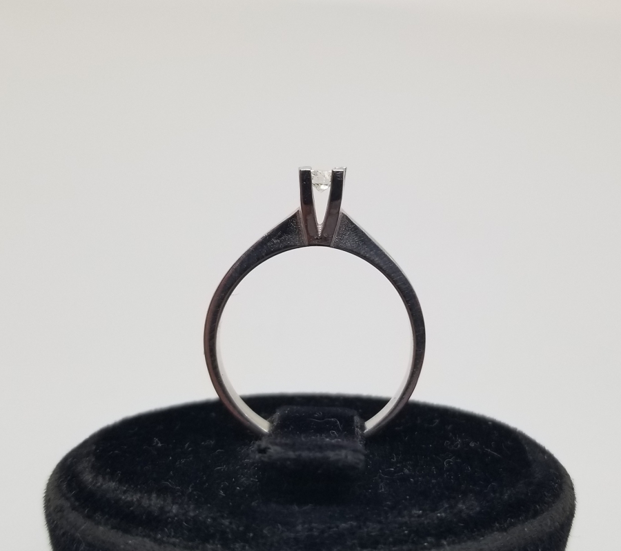 PIRLANTA TAŞLI TEKTAŞ MODEL YÜZÜK