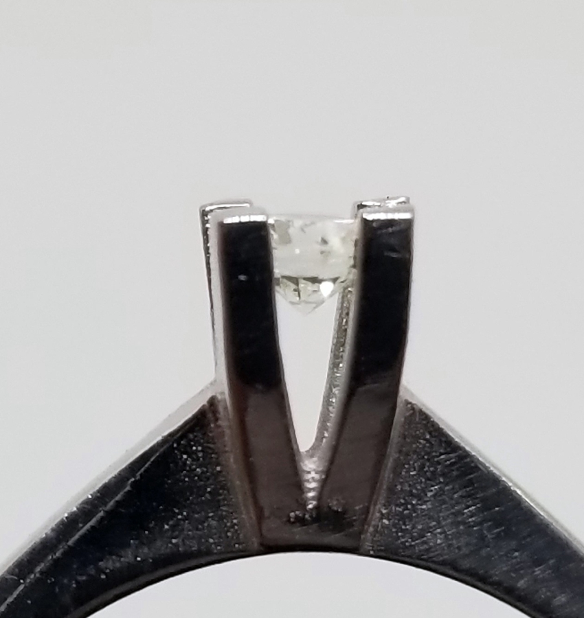 PIRLANTA TAŞLI TEKTAŞ MODEL YÜZÜK