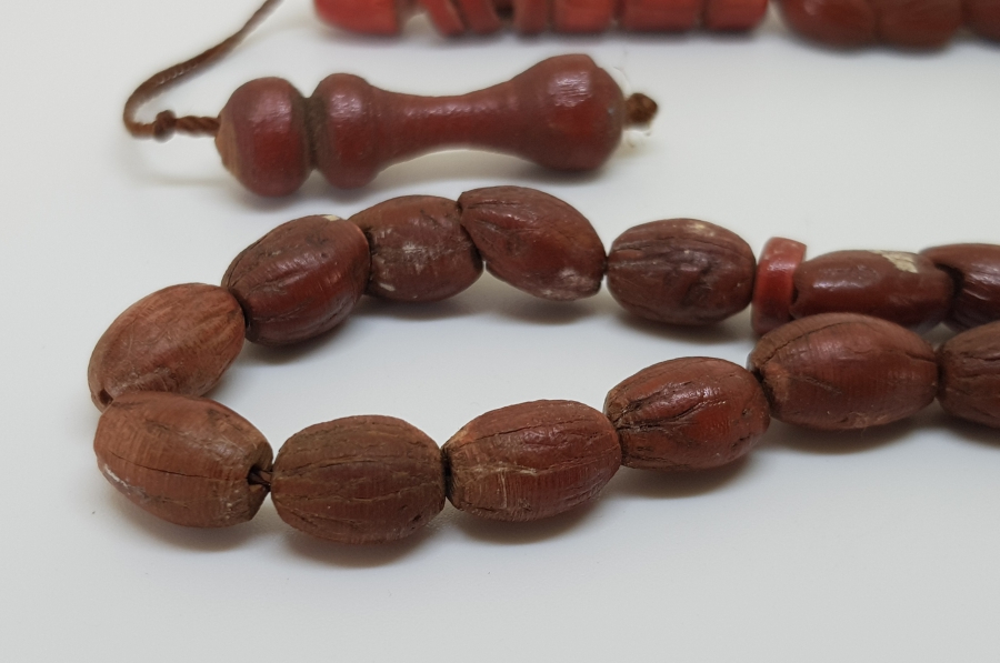 OSMANLI DÖNEMİ ZEYTİN ÇEKİRDEĞİNDEN YAPILMIŞ İMAMESİ MEVLEVİ SİKKESİ FORMUNDA TESPİH