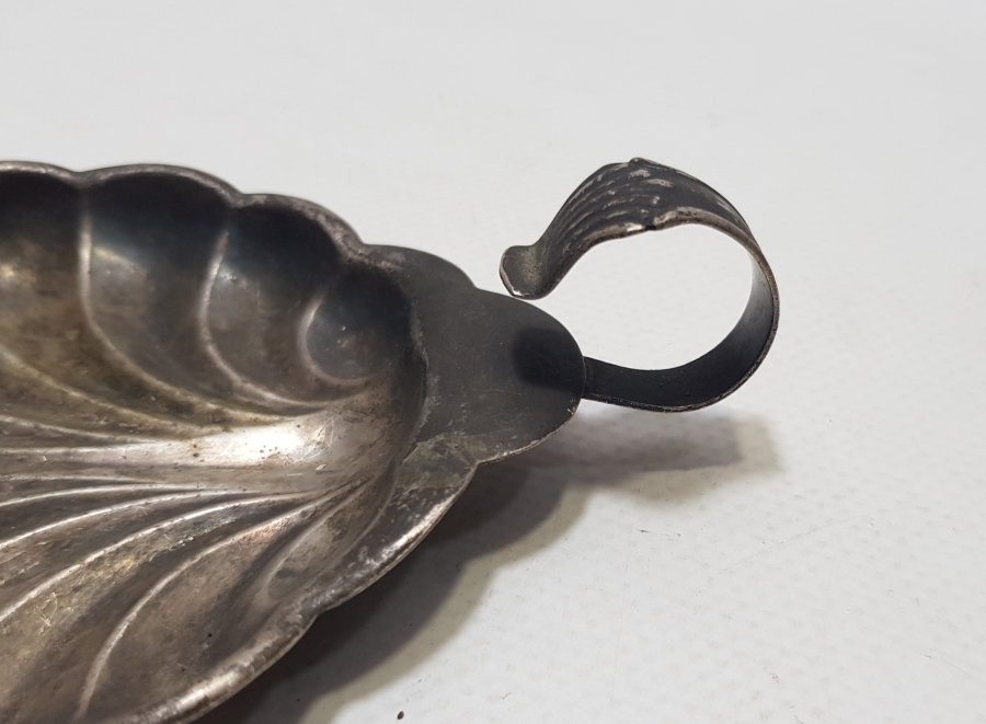 GÜMÜŞ KAPLAMA İŞÇİLİKLİ ANTİKA TUTMAÇLI İKRAMLIK