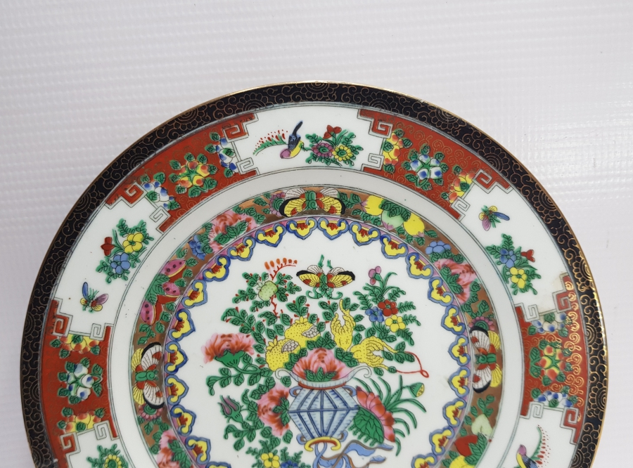 ARKASI DAMGALI UZAKDOĞU YAPIMI ANTİKA PORSELEN TABAK