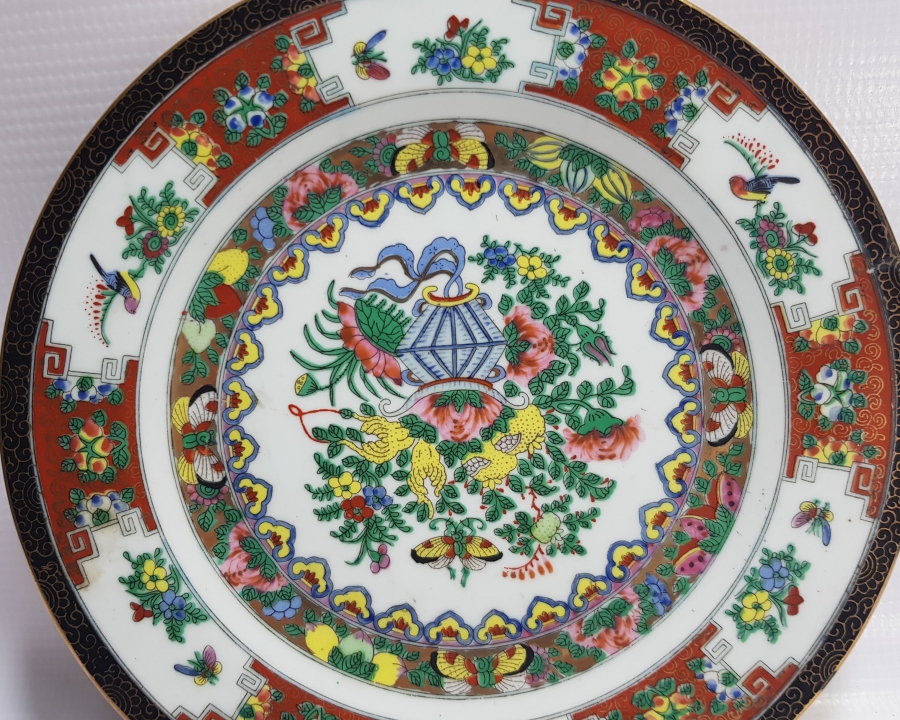 ARKASI DAMGALI UZAKDOĞU YAPIMI ANTİKA PORSELEN TABAK