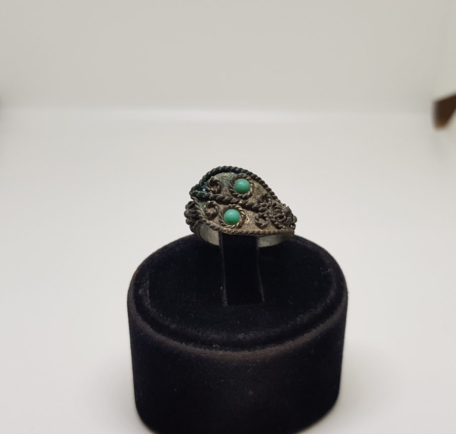 ÜZERİ DOĞAL TAŞLI VE GÜHERZE İŞÇİLİKLİ OSMANLI DÖNEMİ YILANBAŞI FORMLU YÜZÜK