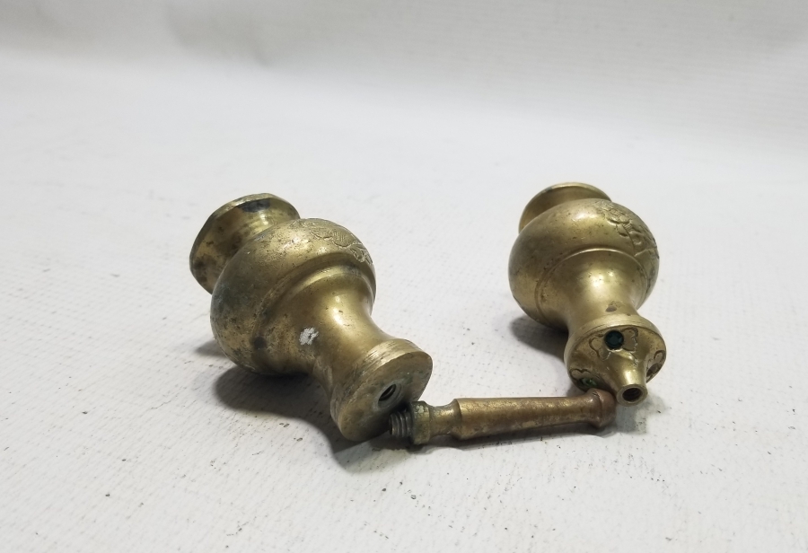 KABARTMA İŞÇİLİKLİ ANTİKA PİRİNÇ ÇİFT GÜLEBDAN