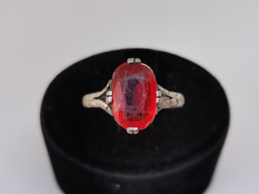 ÜZERİ DOĞAL TAŞLI VE KABARTMA İŞÇİLİKLİ OSMANLI DÖNEMİ GÜMÜŞ YÜZÜK