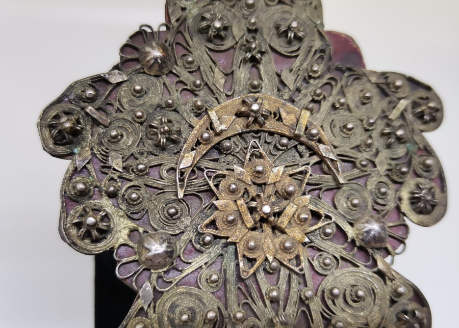 ÜZERİ AY YILDIZ FİGÜRLÜ OSMANLI DÖNEMİ GÜMÜŞ AT ALINLIĞI