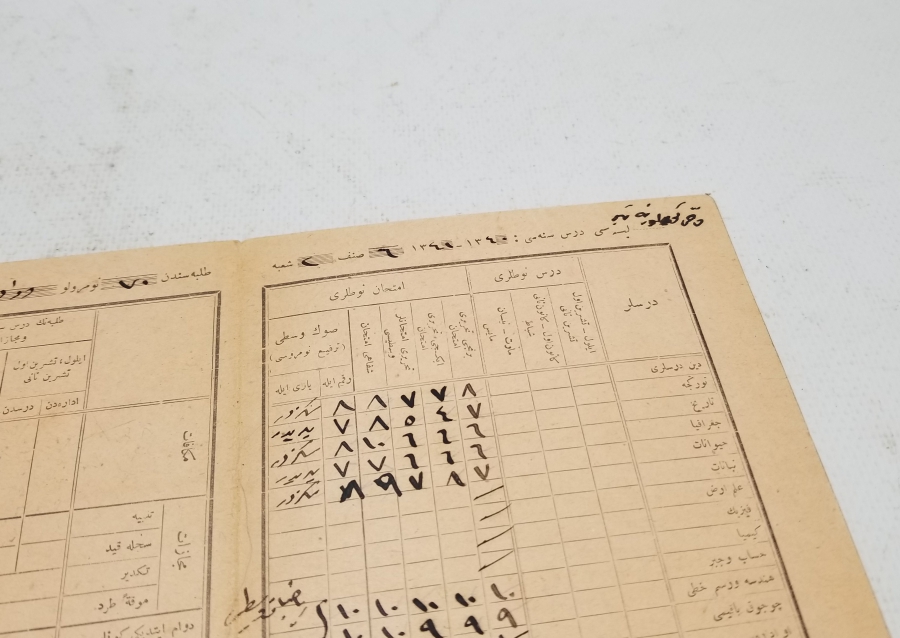 ÜZERİ OSMANLICA YAZILI CUMHURİYETİN İLK KARNESİ