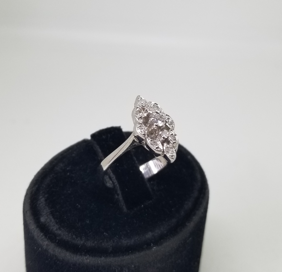 FRANSIZ MEKİK MODELİ PIRLANTA TAŞLI ÖZEL YAPIM YÜZÜK