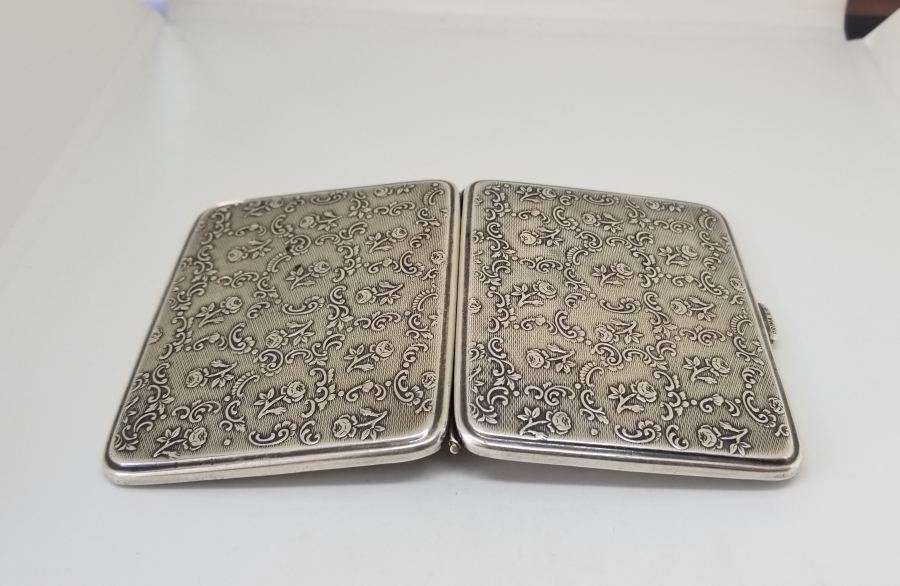 KABARTMA İŞÇİLİKLİ ANTİKA GÜMÜŞ SİGARA TABAKASI