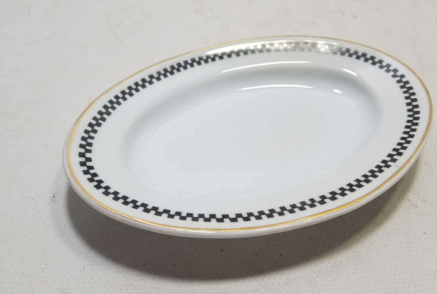 OSMANLI DÖNEMİ İZMİR'DE BİR OTELE AİT PORSELEN TABAK