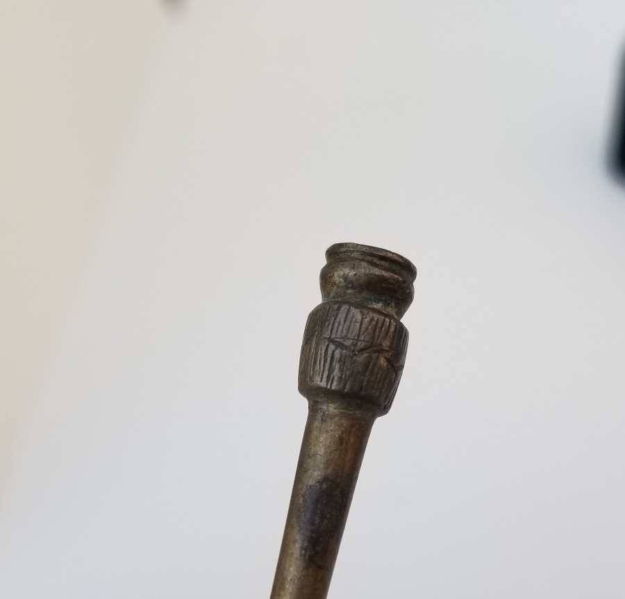 ÜZERİ ALTIN VERMEYLİ VE ÜST KISMI SİKKE FORMLU OSMANLI DÖNEMİ KALEM İŞÇİLİKLİ GÜMÜŞ ÇATAL