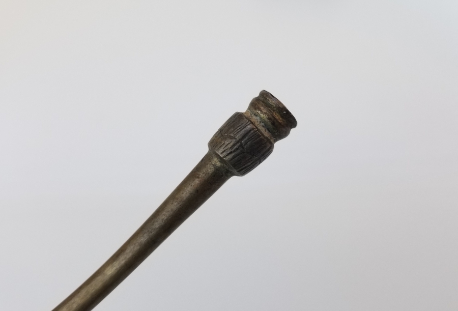 ÜZERİ ALTIN VERMEYLİ VE ÜST KISMI SİKKE FORMLU OSMANLI DÖNEMİ KALEM İŞÇİLİKLİ GÜMÜŞ ÇATAL